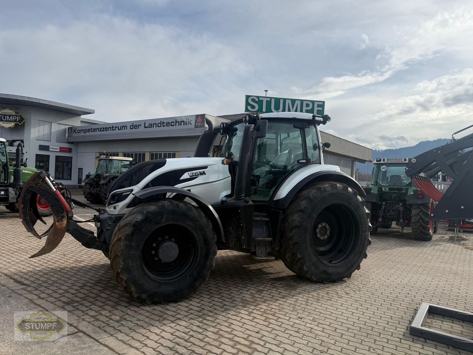 Traktor van het type Valtra T 214 Direct, Gebrauchtmaschine in Grafenstein (Foto 11)