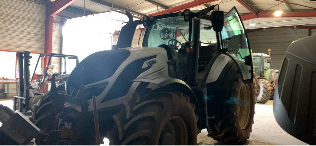 Traktor del tipo Valtra T 214 DIRECT, Gebrauchtmaschine en Millau (Imagen 1)
