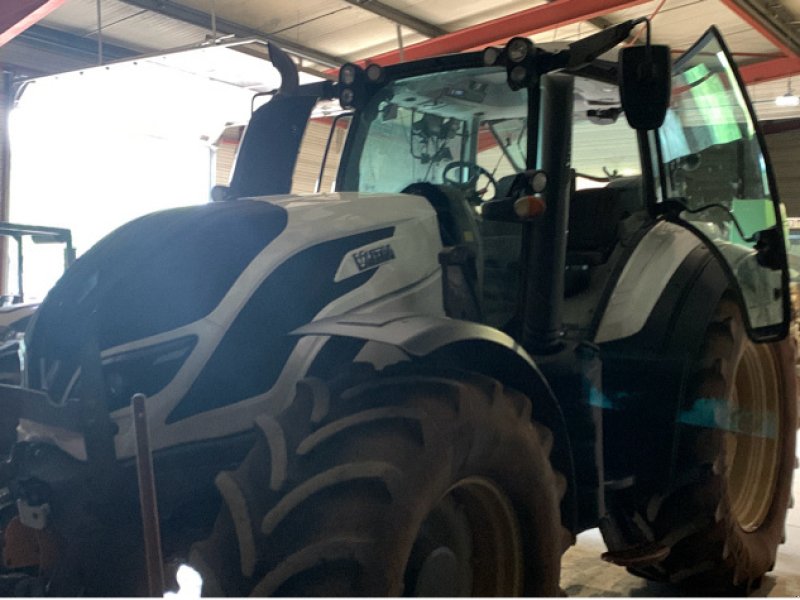 Traktor typu Valtra T 214 DIRECT, Gebrauchtmaschine w Millau (Zdjęcie 1)