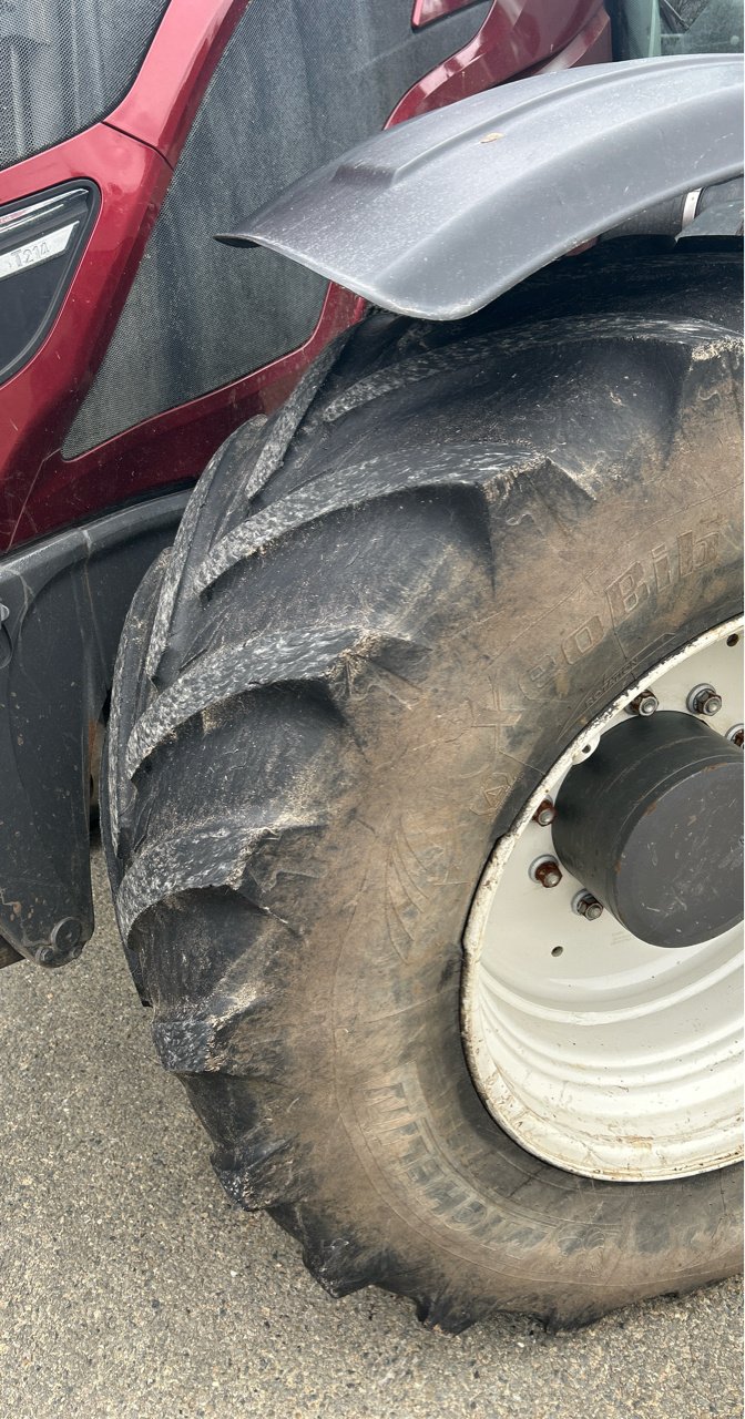 Traktor van het type Valtra T 214 V SmartTouch, Gebrauchtmaschine in CORMENON (Foto 10)