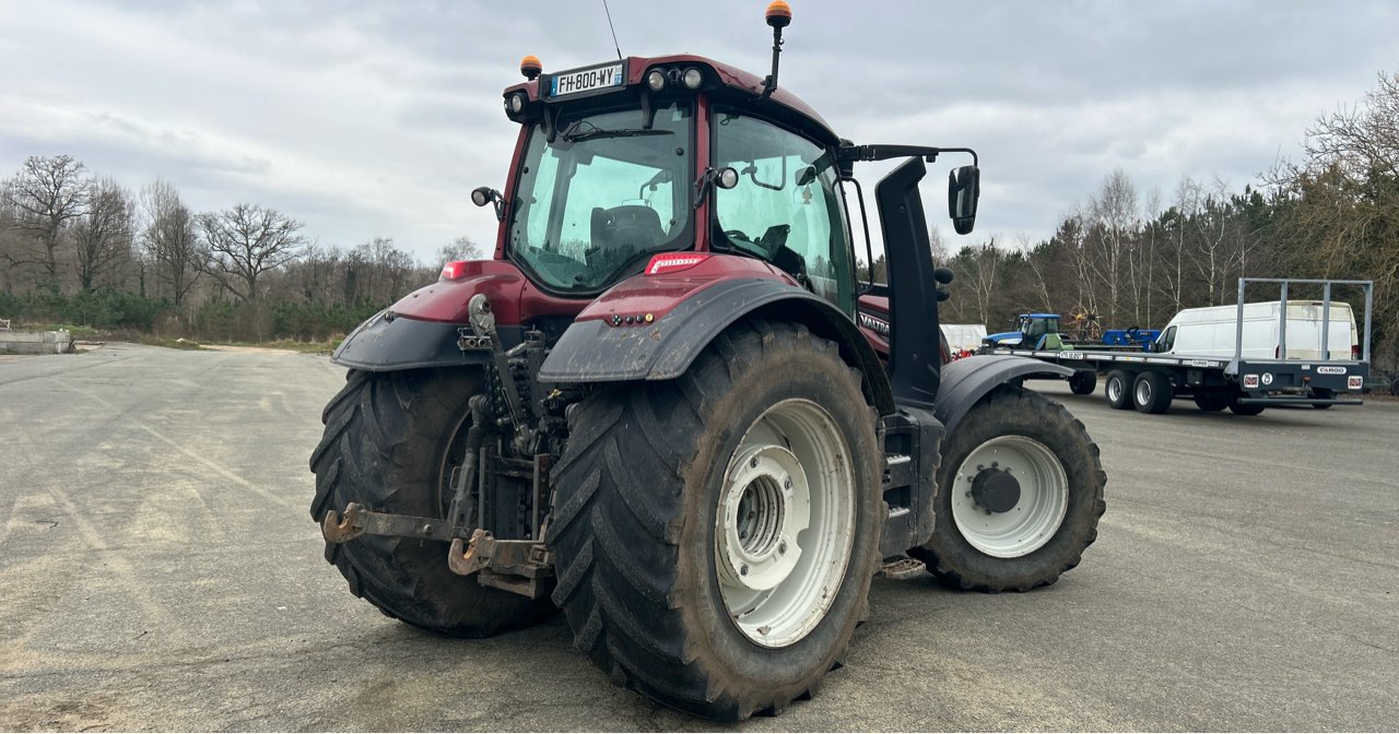 Traktor van het type Valtra T 214 V SmartTouch, Gebrauchtmaschine in CORMENON (Foto 4)