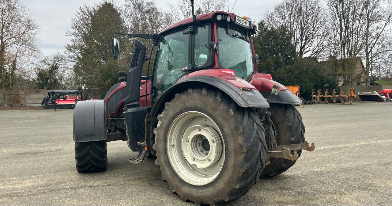 Traktor van het type Valtra T 214 V SmartTouch, Gebrauchtmaschine in CORMENON (Foto 5)