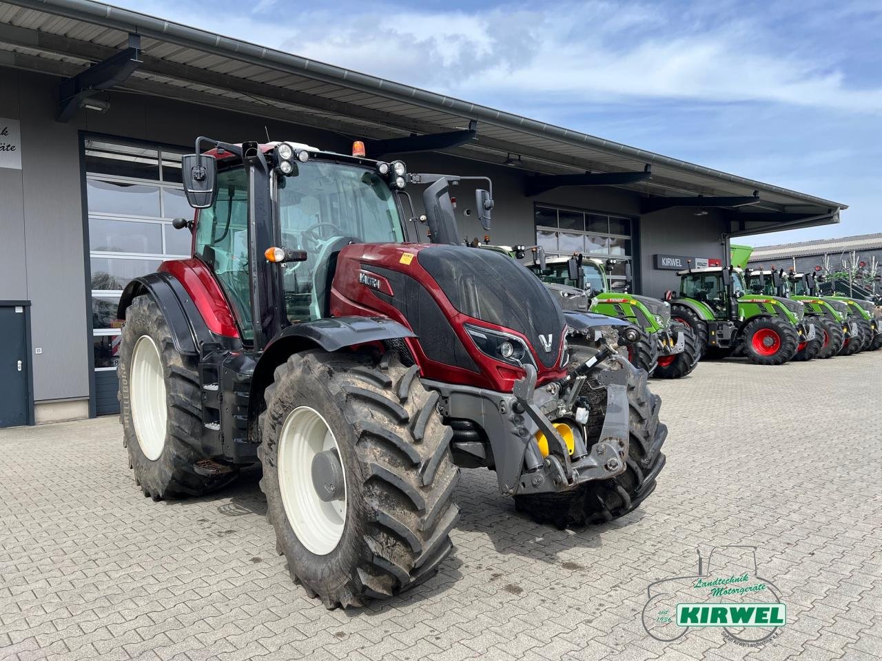 Traktor del tipo Valtra T 214 Versu, Gebrauchtmaschine en Blankenheim (Imagen 1)
