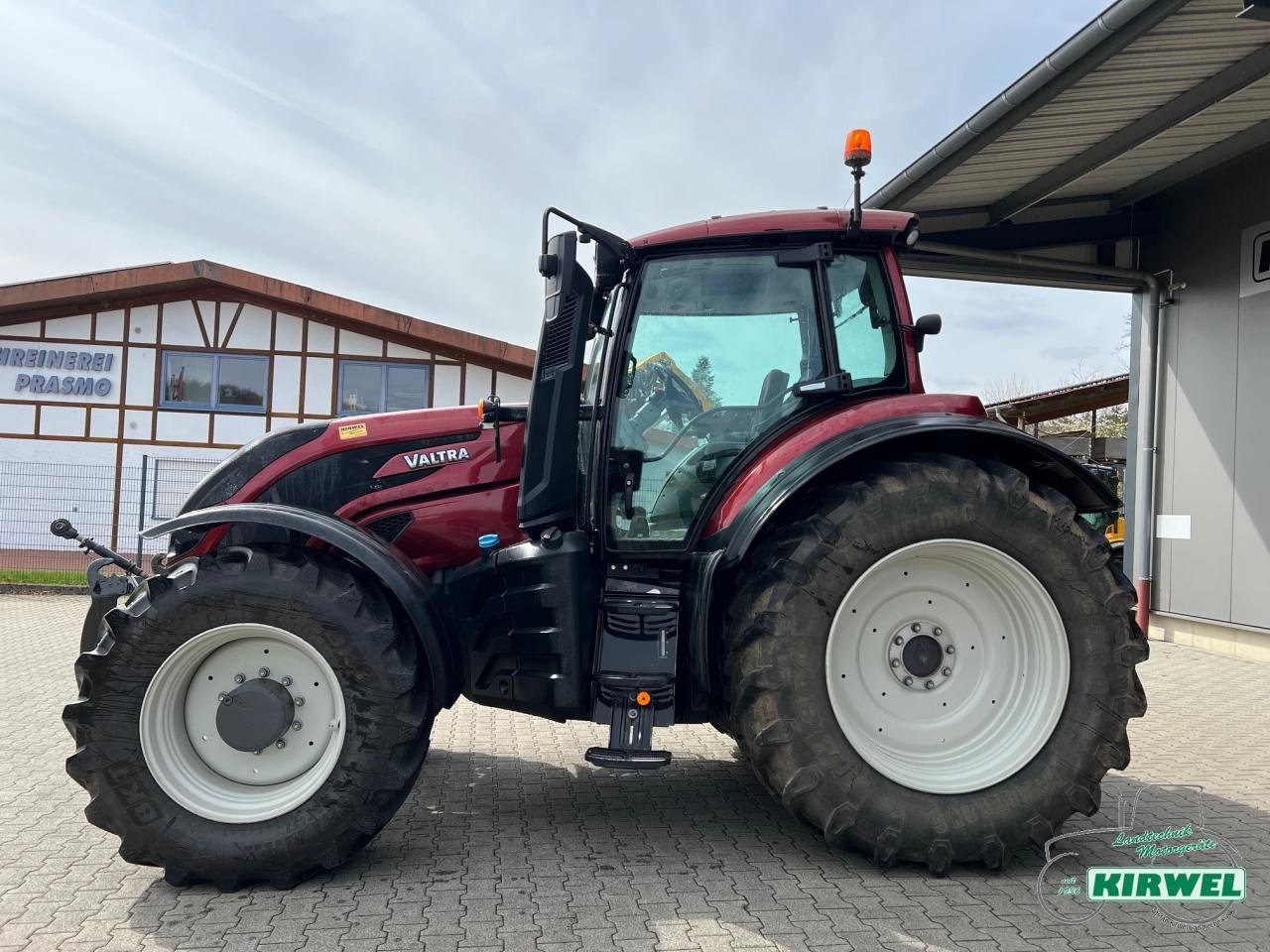 Traktor del tipo Valtra T 214 Versu, Gebrauchtmaschine en Blankenheim (Imagen 4)