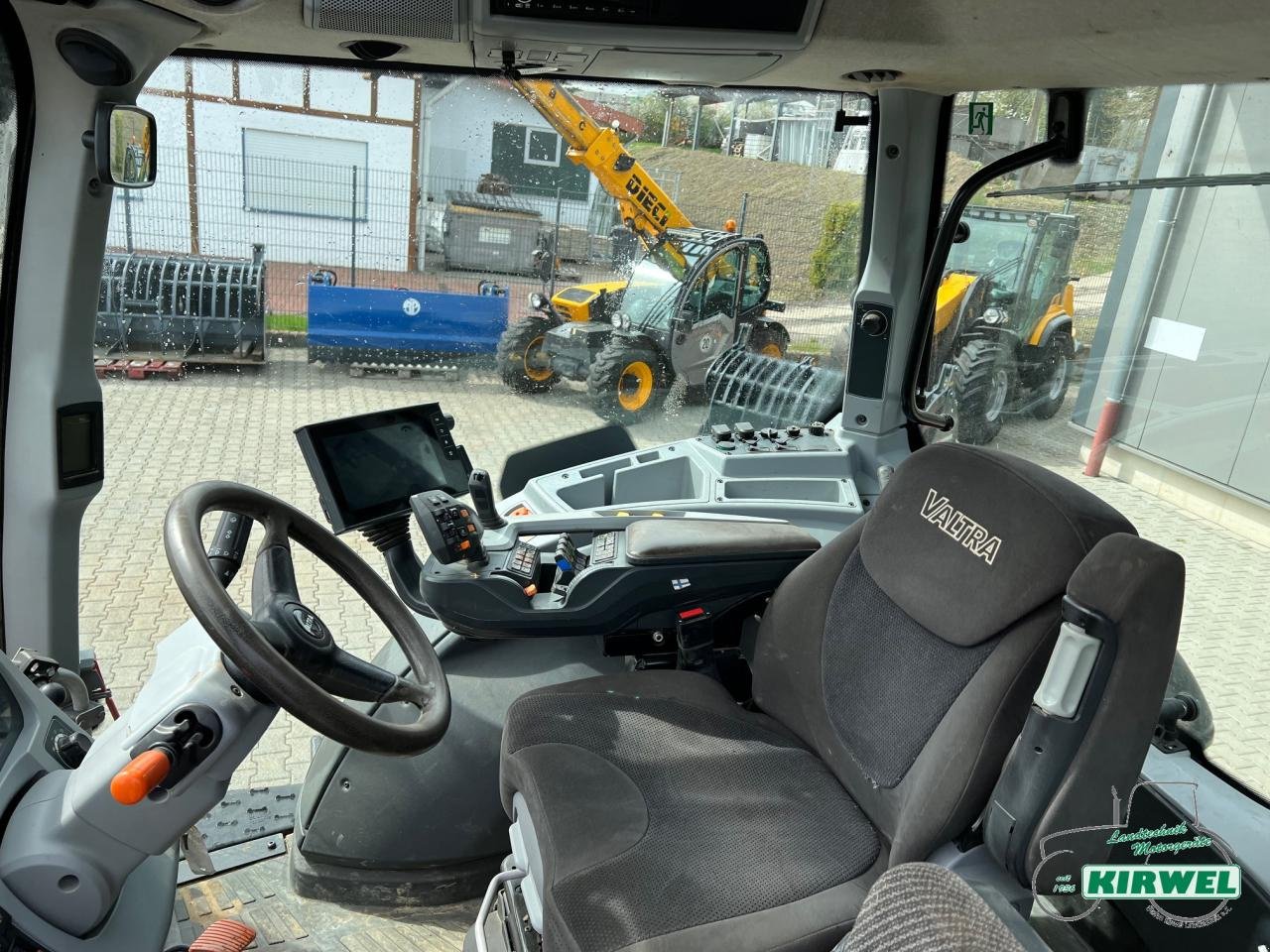 Traktor del tipo Valtra T 214 Versu, Gebrauchtmaschine en Blankenheim (Imagen 9)