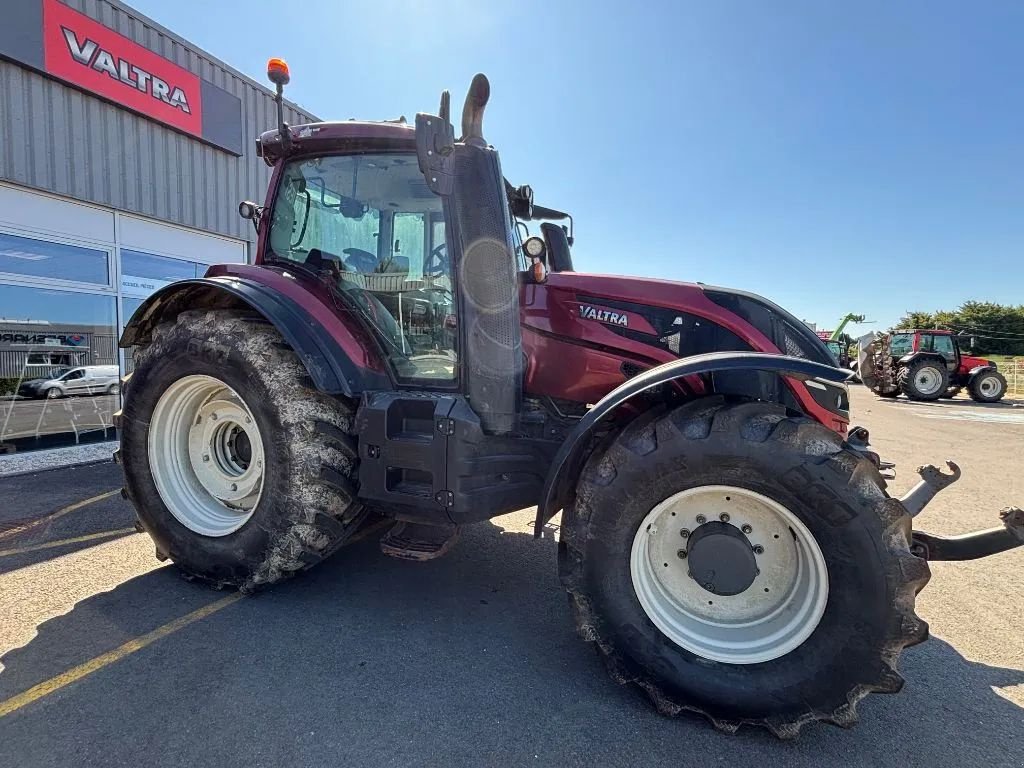 Traktor of the type Valtra T 214D, Gebrauchtmaschine in SAINT JAMES (Picture 2)