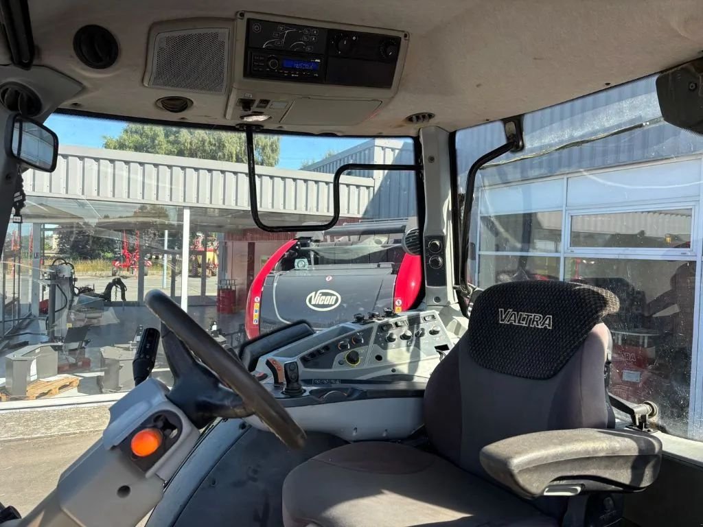 Traktor of the type Valtra T 214D, Gebrauchtmaschine in SAINT JAMES (Picture 7)