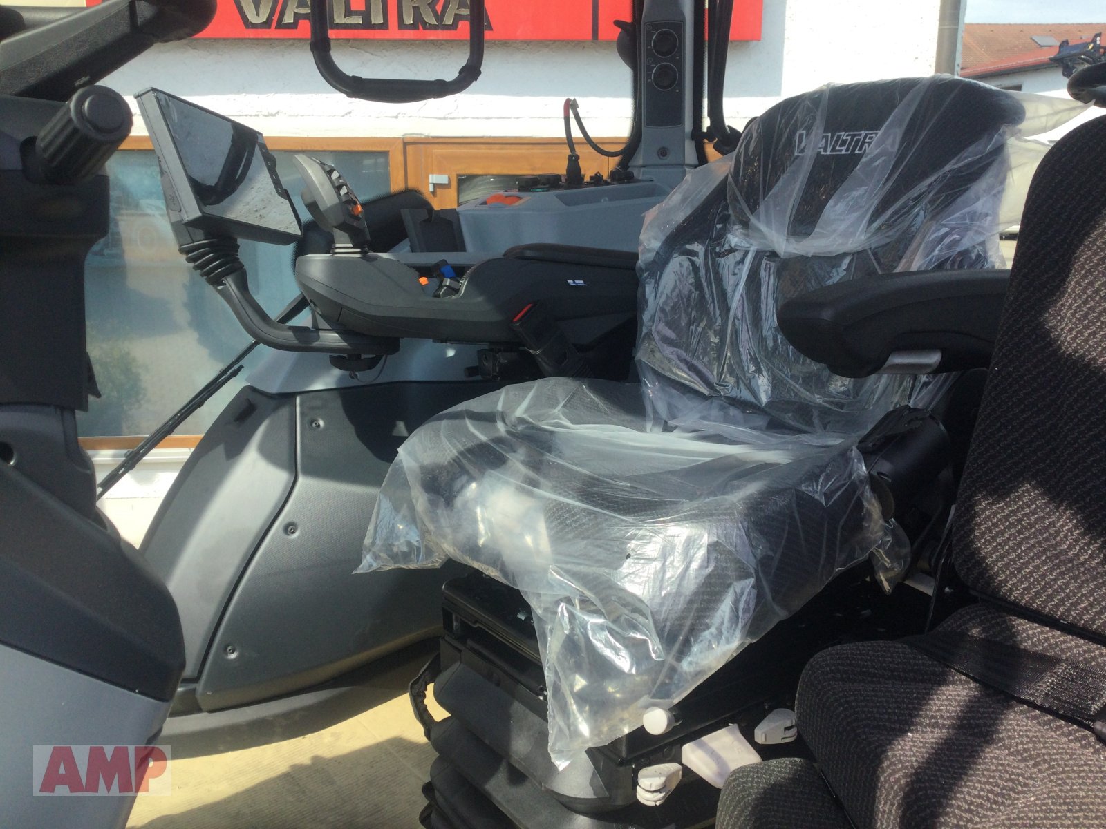 Traktor des Typs Valtra T 215 D, Rüfa, Neumaschine in Teising (Bild 6)