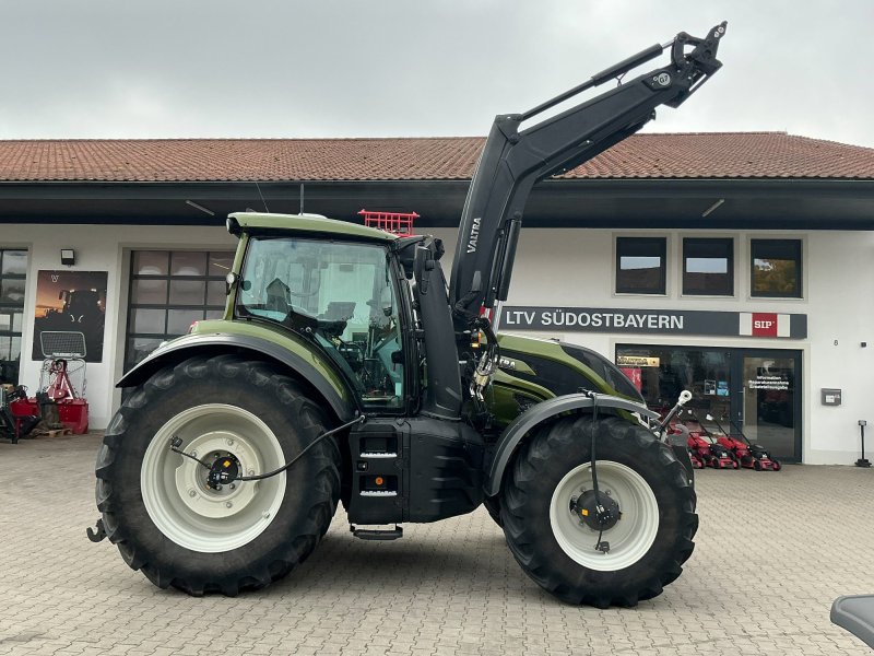 Traktor типа Valtra T 215 D, Gebrauchtmaschine в Deggendorf (Фотография 1)