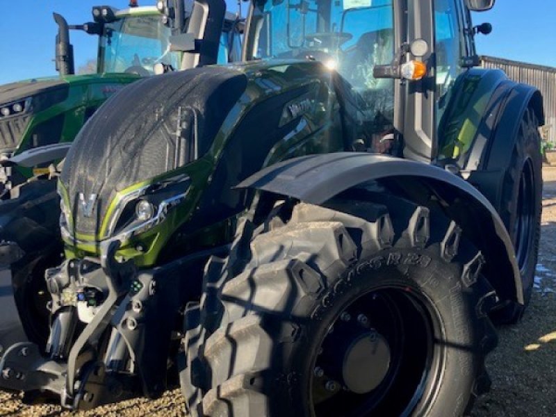 Traktor van het type Valtra T 215 D, Neumaschine in Werther