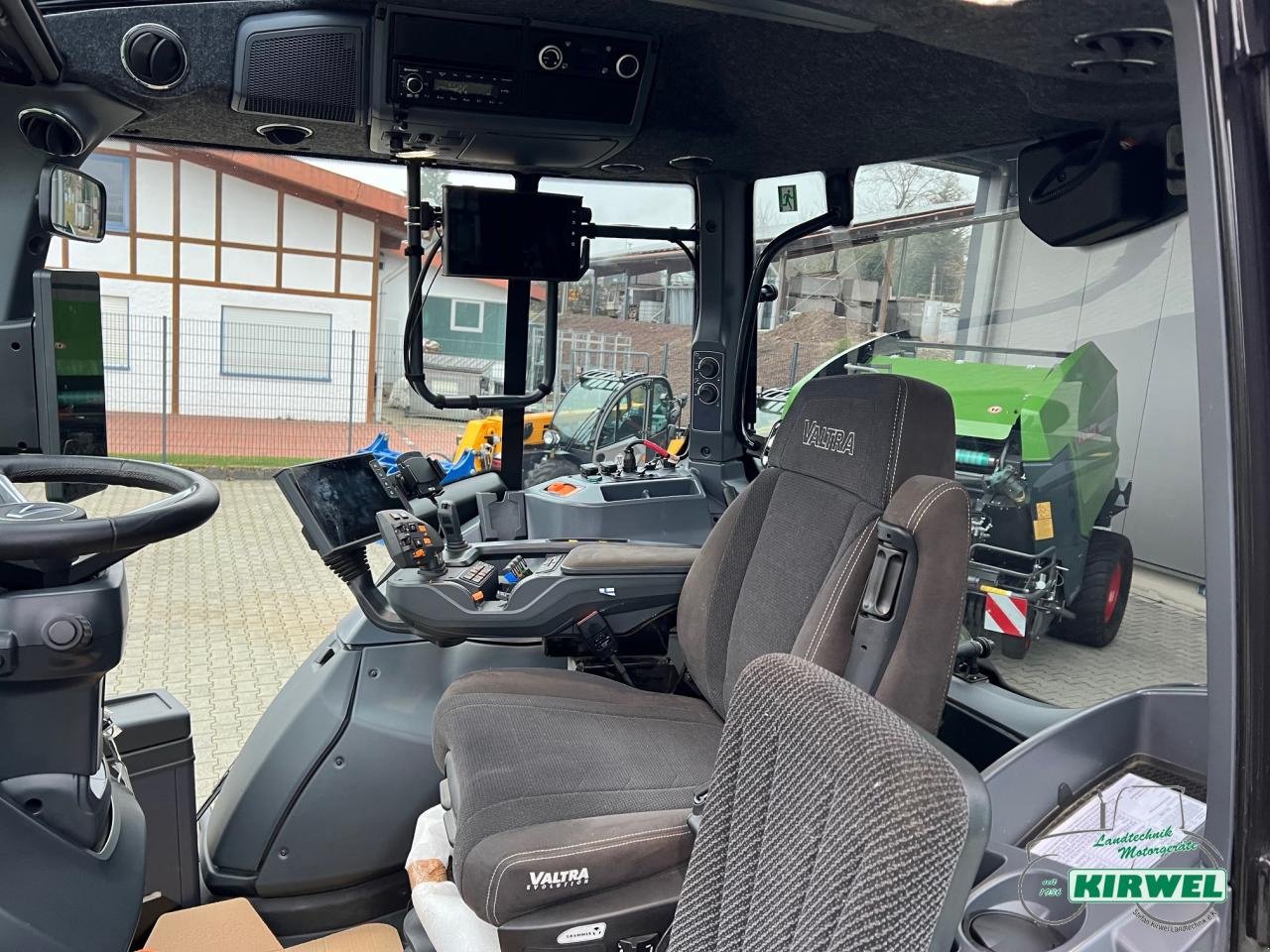 Traktor typu Valtra T 215 Direct, Vorführmaschine v Blankenheim (Obrázek 9)