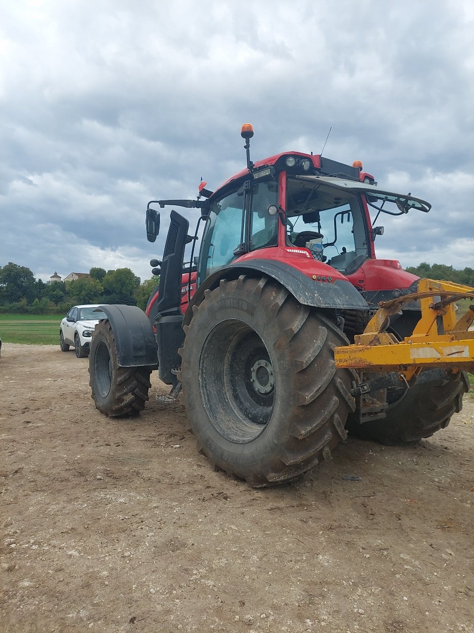 Traktor des Typs Valtra T 215 DIRECT, Gebrauchtmaschine in Calmont (Bild 4)