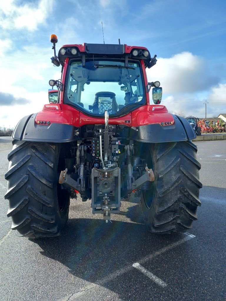 Traktor типа Valtra T 215 DIRECT, Gebrauchtmaschine в Calmont (Фотография 9)