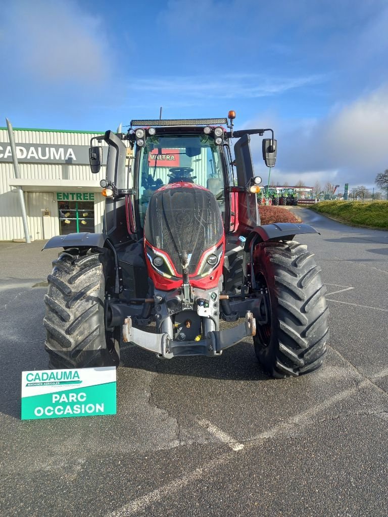 Traktor типа Valtra T 215 DIRECT, Gebrauchtmaschine в Calmont (Фотография 7)