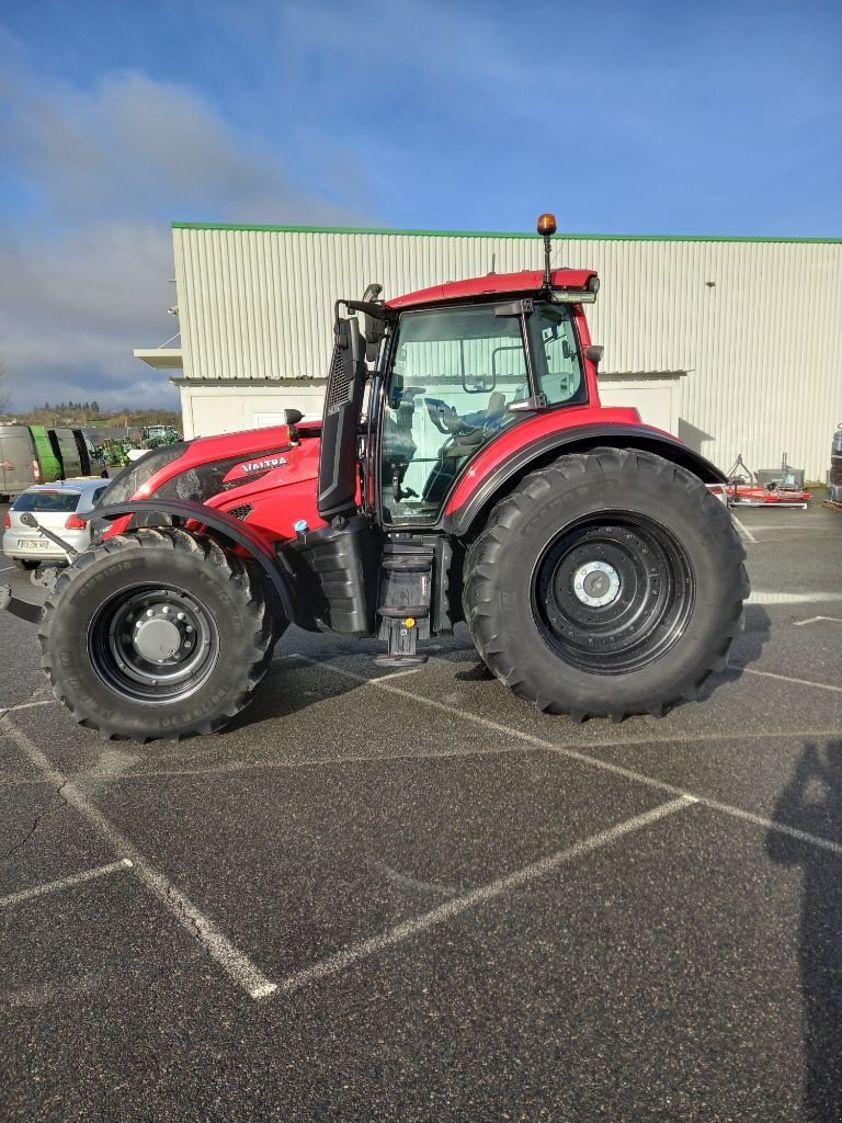 Traktor типа Valtra T 215 DIRECT, Gebrauchtmaschine в Calmont (Фотография 5)