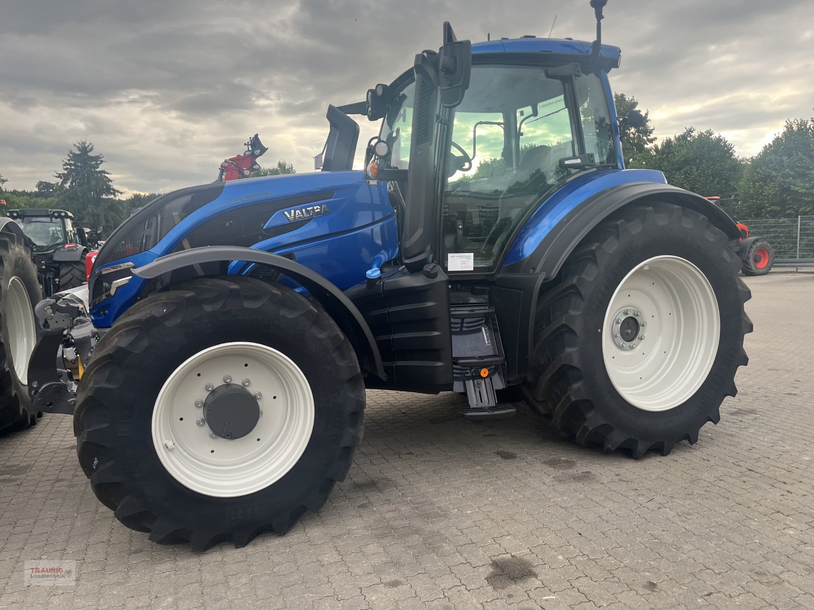 Traktor του τύπου Valtra T 215D / Vollausstattung, Neumaschine σε Mainburg/Wambach (Φωτογραφία 1)
