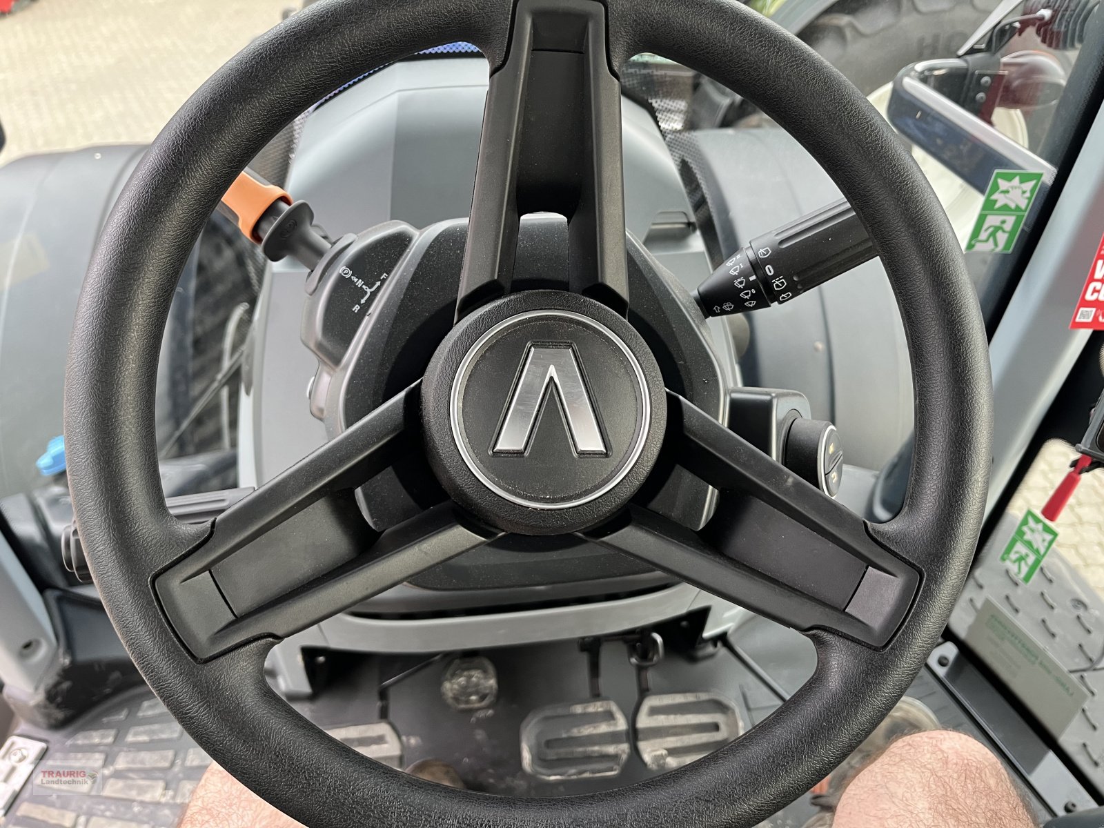 Traktor του τύπου Valtra T 215D / Vollausstattung, Neumaschine σε Mainburg/Wambach (Φωτογραφία 16)