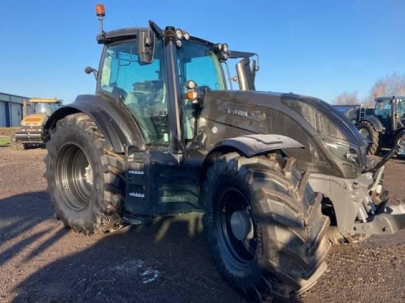Traktor of the type Valtra t 234 v st mr19, Gebrauchtmaschine in GRANTHAM (Picture 1)