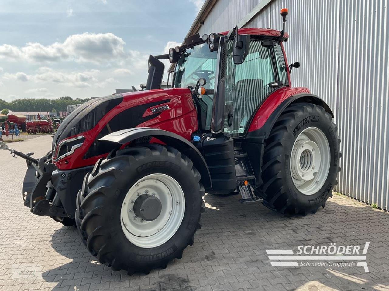 Traktor des Typs Valtra T 235 A, Gebrauchtmaschine in Wildeshausen (Bild 8)