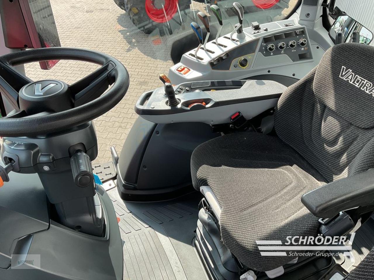 Traktor des Typs Valtra T 235 A, Gebrauchtmaschine in Wildeshausen (Bild 14)