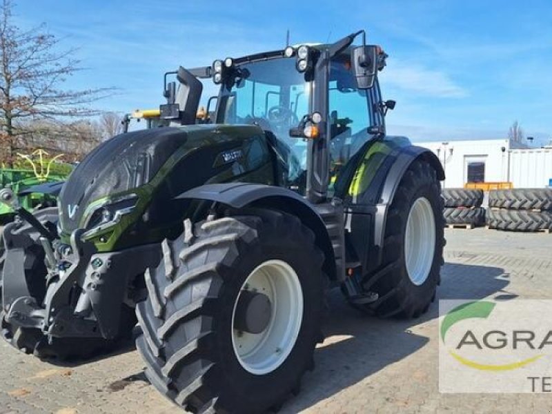 Traktor of the type Valtra T 235 D 2A1 DIRECT, Gebrauchtmaschine in Calbe / Saale (Picture 1)