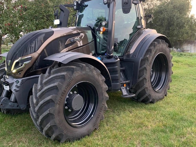 Traktor van het type Valtra T 235 D Direct, Gebrauchtmaschine in Bad Oldesloe
