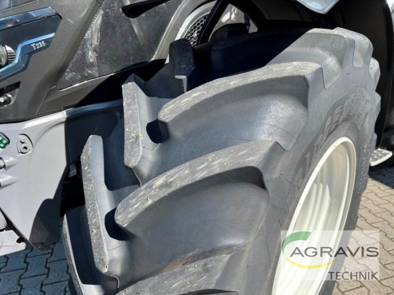 Traktor del tipo Valtra T 235 D, Gebrauchtmaschine In Meppen (Immagine 13)