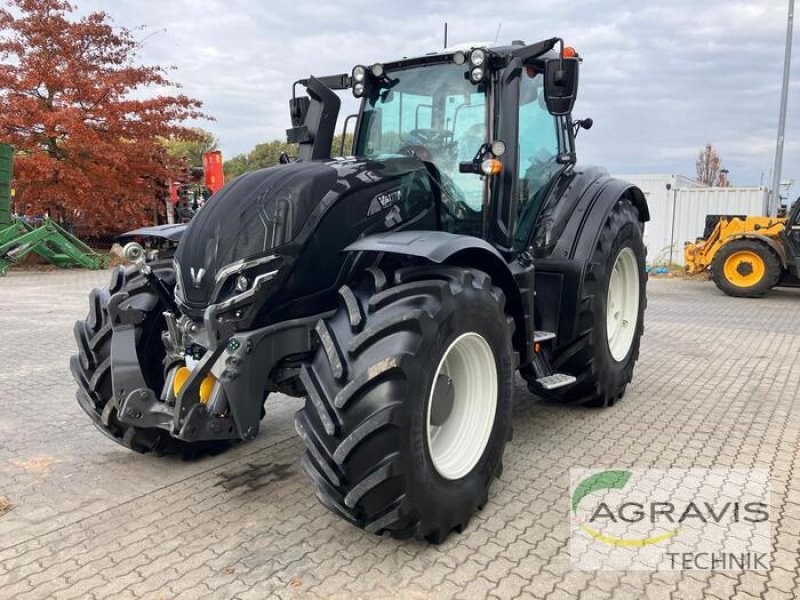 Traktor of the type Valtra T 235 D, Gebrauchtmaschine in Calbe / Saale (Picture 1)