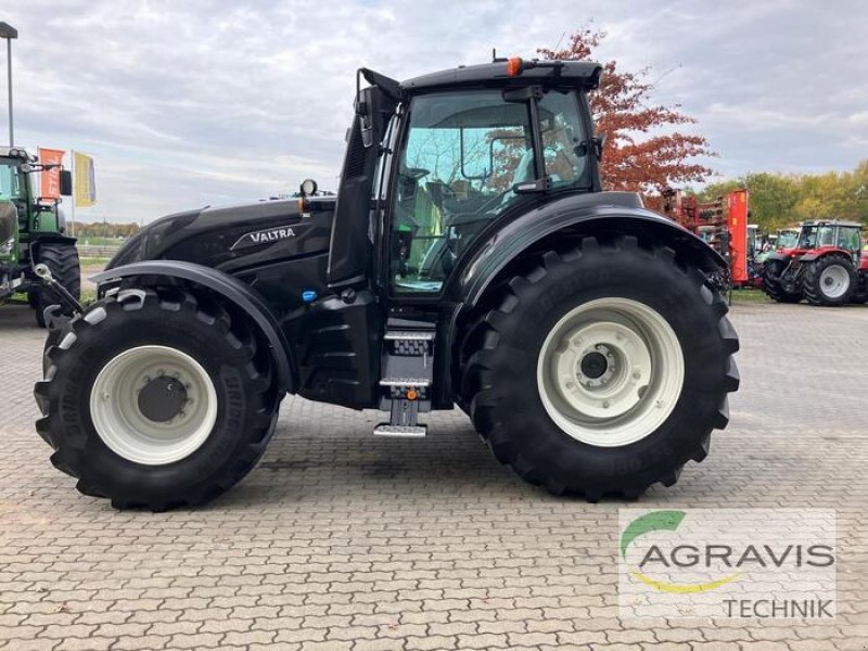 Traktor of the type Valtra T 235 D, Gebrauchtmaschine in Calbe / Saale (Picture 2)
