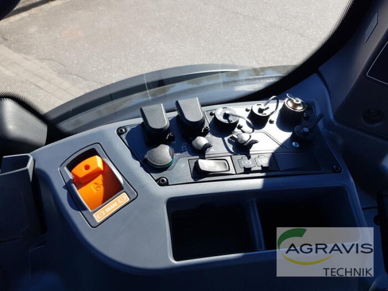 Traktor of the type Valtra T 235 D, Gebrauchtmaschine in Nartum (Picture 28)