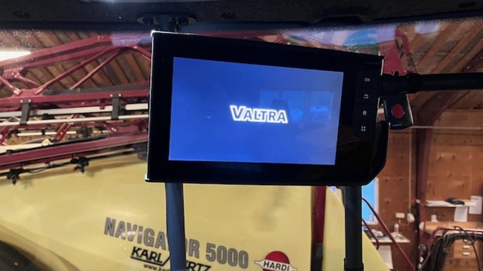 Traktor of the type Valtra T 235 Direct  T 235 Direct, Gebrauchtmaschine in Sakskøbing (Picture 17)