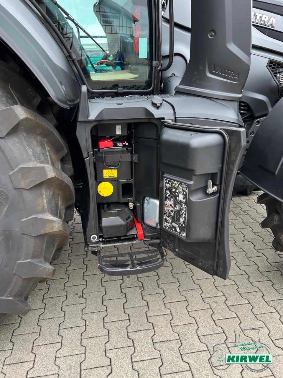Traktor des Typs Valtra T 235 Direct, Neumaschine in Blankenheim (Bild 8)