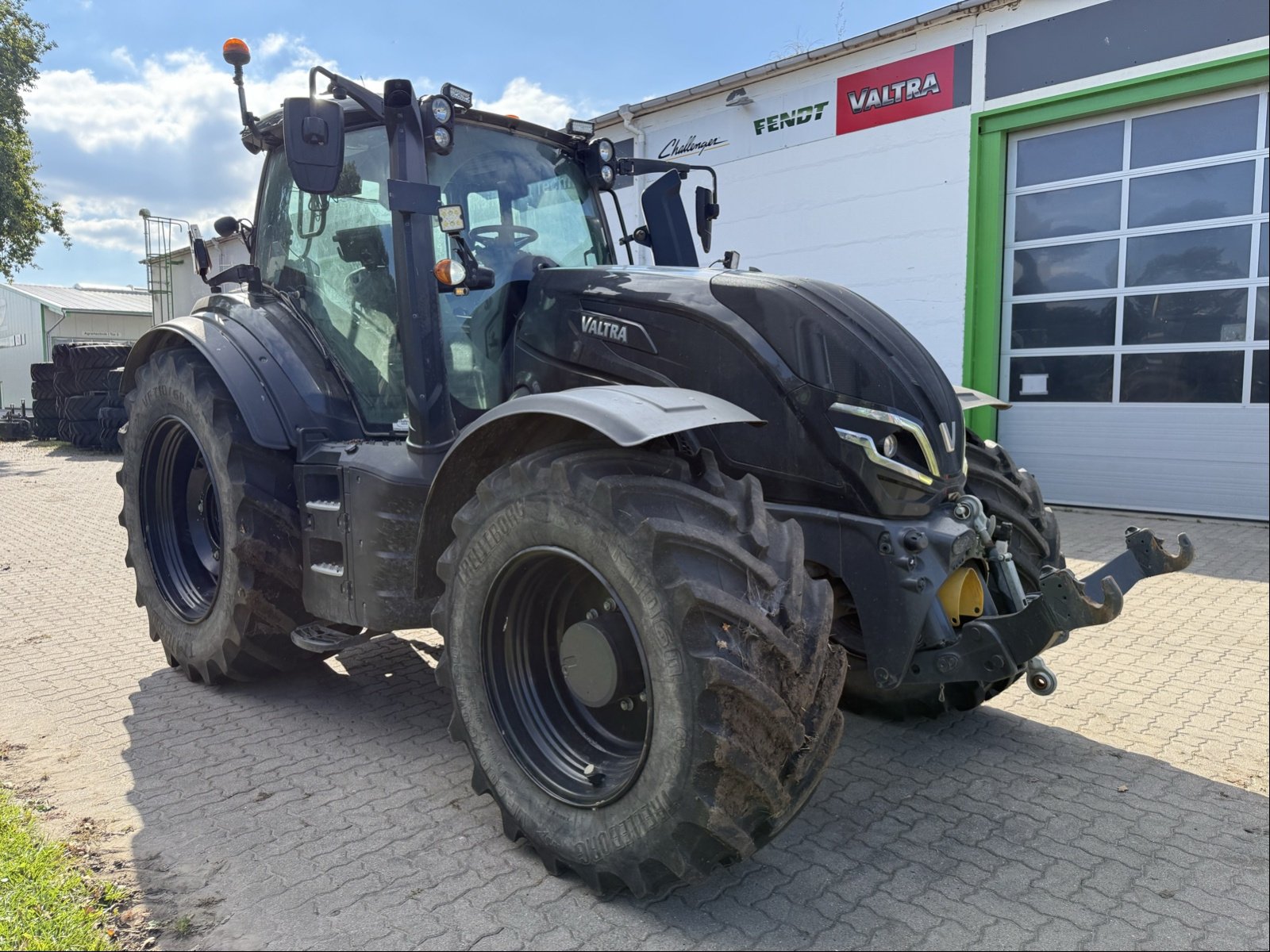 Traktor des Typs Valtra T 235 Direct, Gebrauchtmaschine in Bützow (Bild 1)