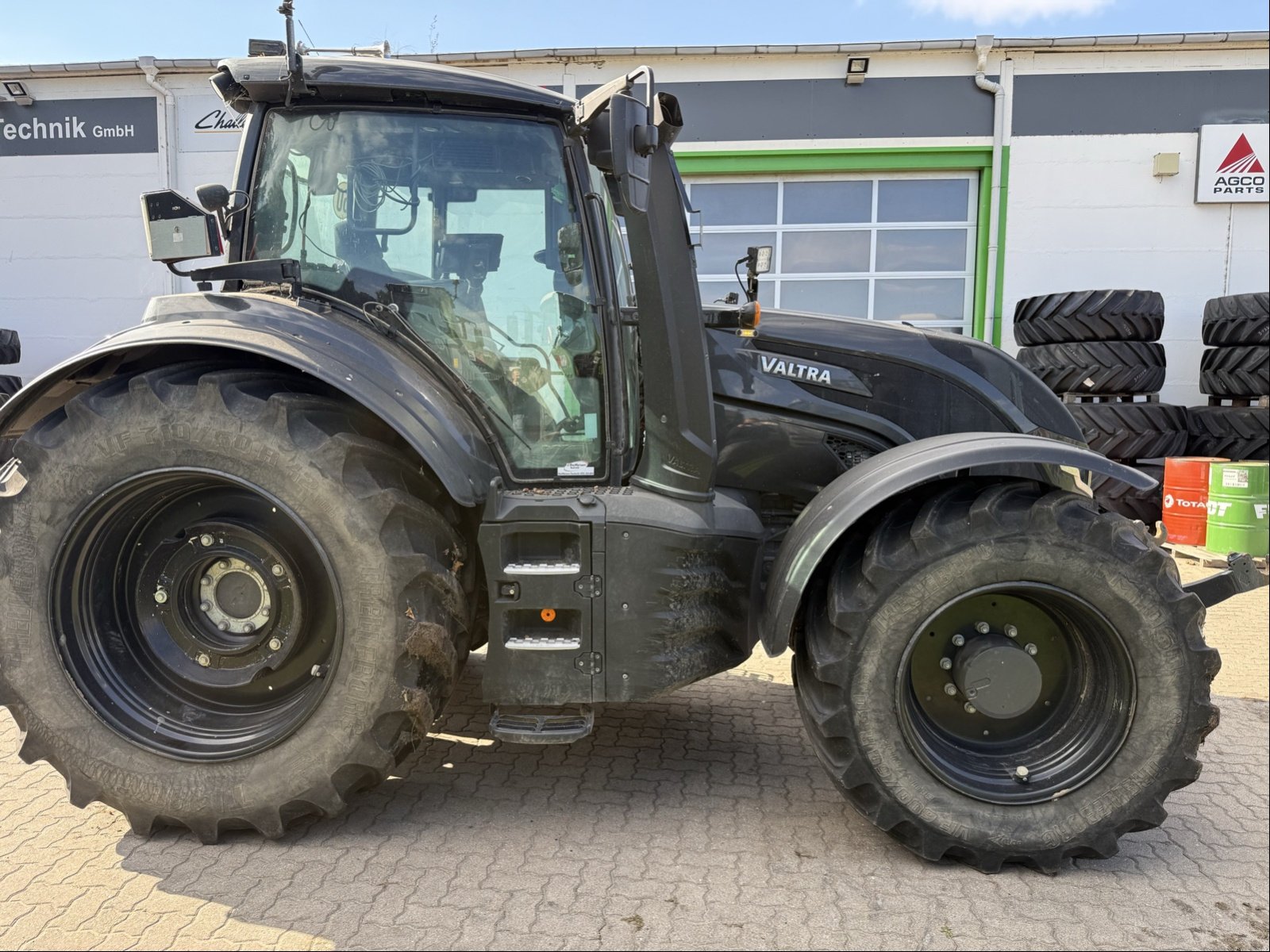 Traktor des Typs Valtra T 235 Direct, Gebrauchtmaschine in Bützow (Bild 4)