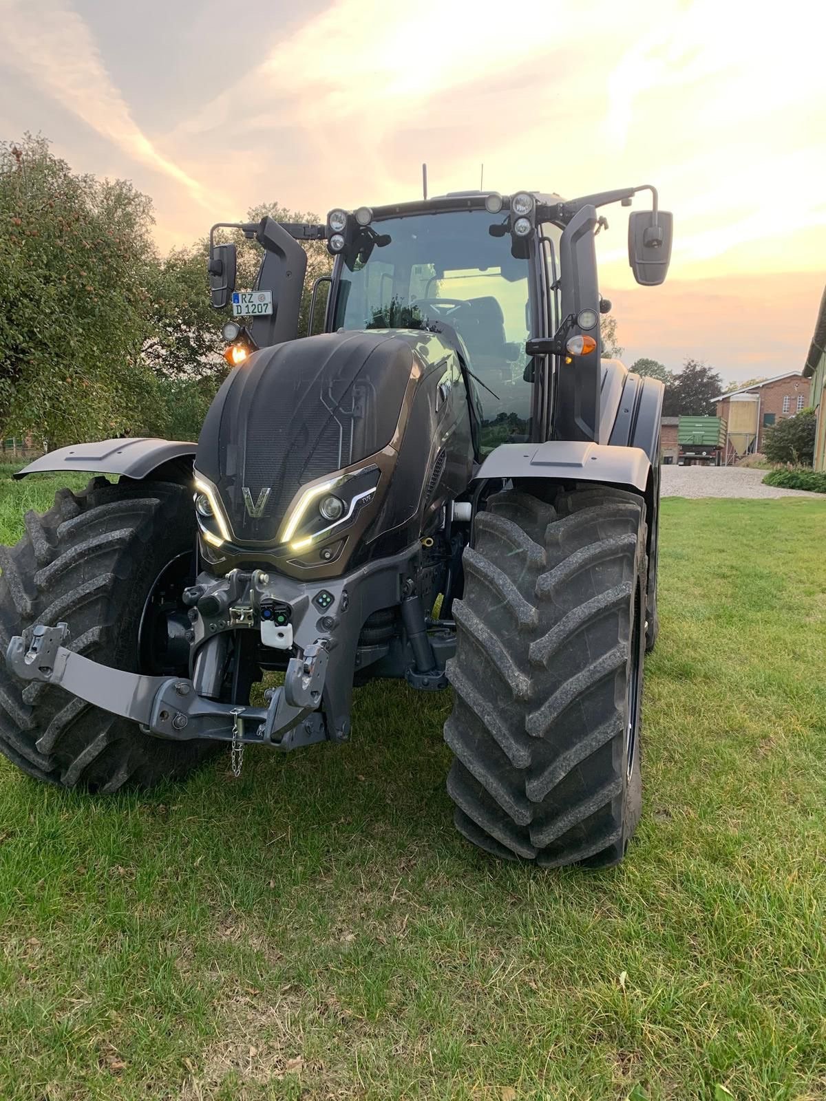 Traktor des Typs Valtra T 235 Direct, Gebrauchtmaschine in Bad Oldesloe (Bild 1)