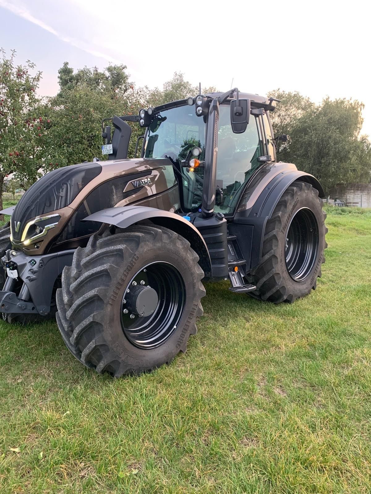 Traktor des Typs Valtra T 235 Direct, Gebrauchtmaschine in Bad Oldesloe (Bild 2)