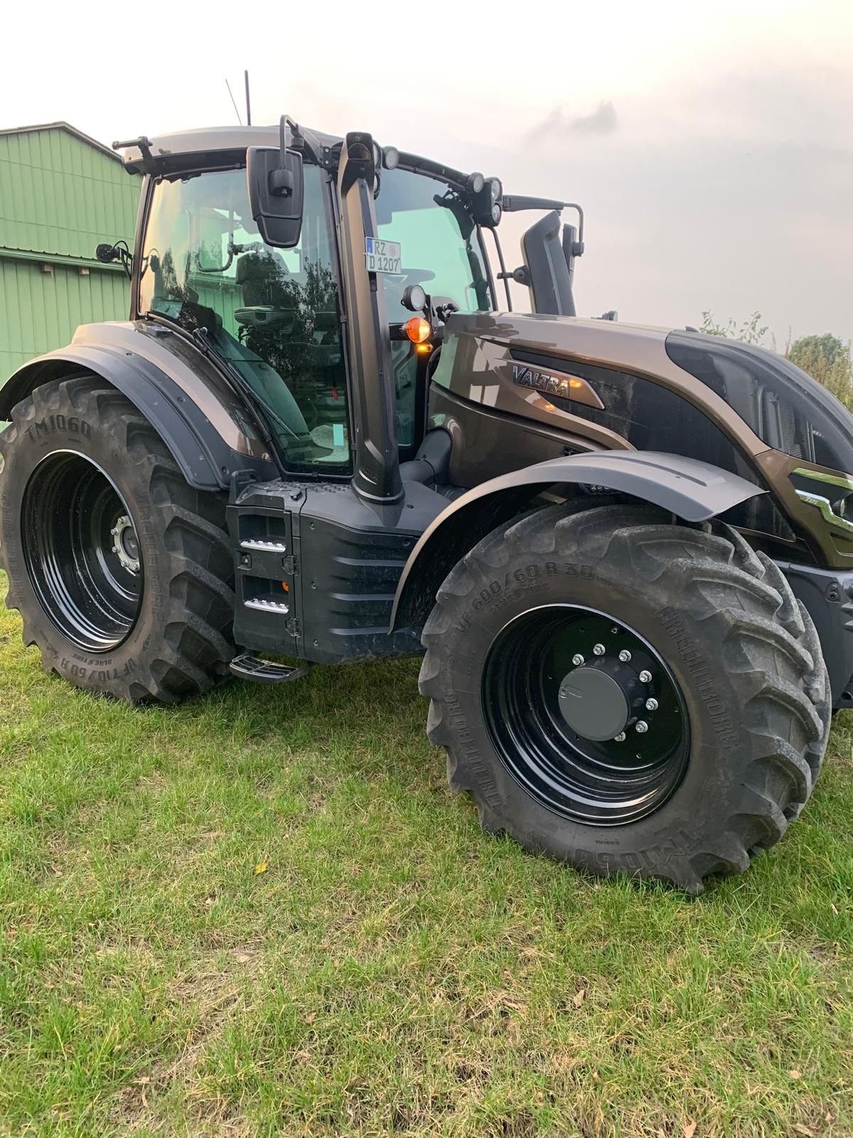 Traktor des Typs Valtra T 235 Direct, Gebrauchtmaschine in Bad Oldesloe (Bild 3)