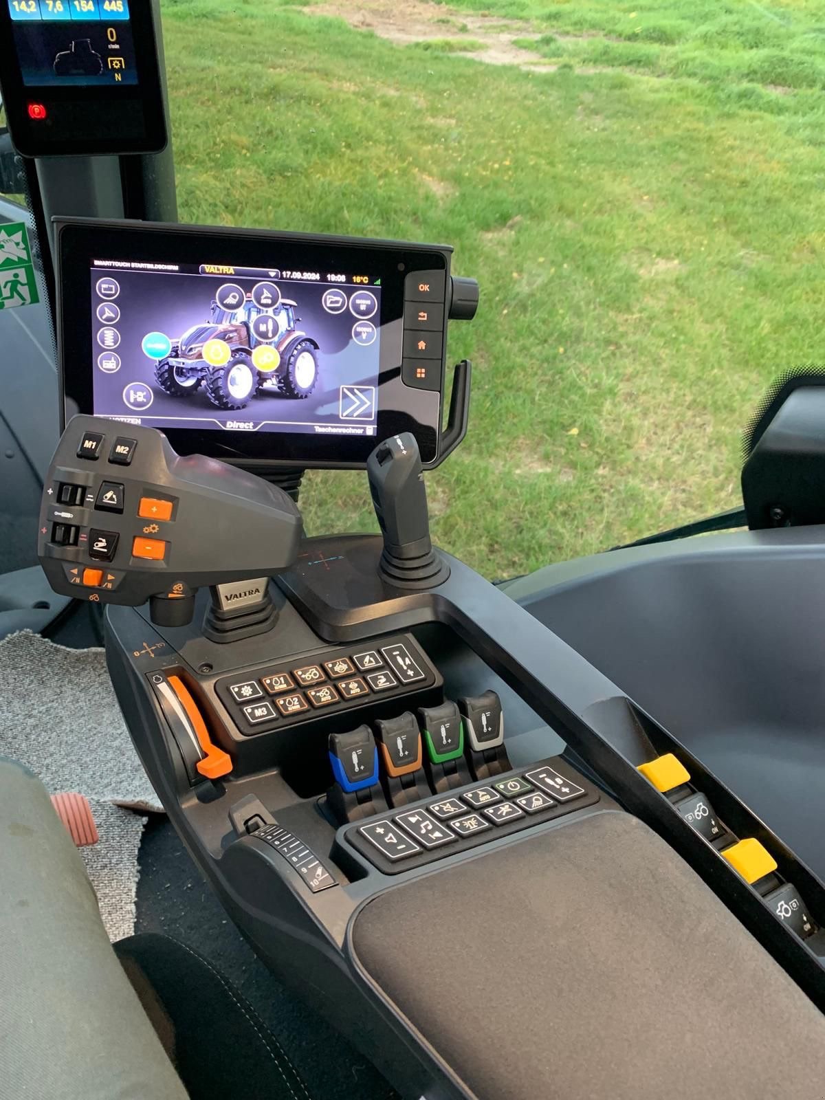 Traktor des Typs Valtra T 235 Direct, Gebrauchtmaschine in Bad Oldesloe (Bild 7)