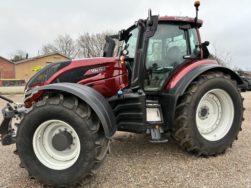 Traktor tip Valtra T 235 DIREKT, Gebrauchtmaschine in Ringkøbing