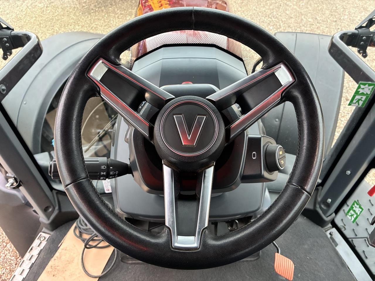 Traktor от тип Valtra T 235 DIREKT, Gebrauchtmaschine в Ringkøbing (Снимка 5)