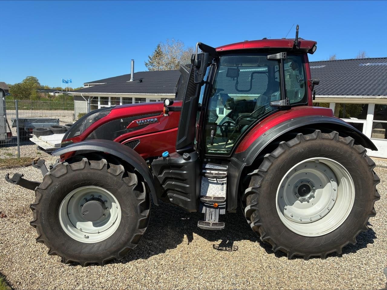 Traktor tipa Valtra T 235 DIREKT, Gebrauchtmaschine u Kjellerup (Slika 1)