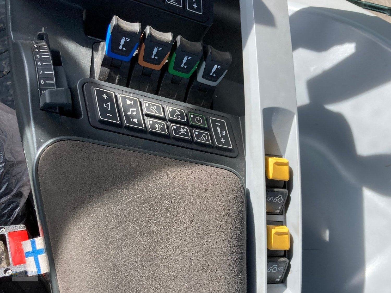 Traktor des Typs Valtra T 235 Versu, Gebrauchtmaschine in Wackersberg (Bild 8)