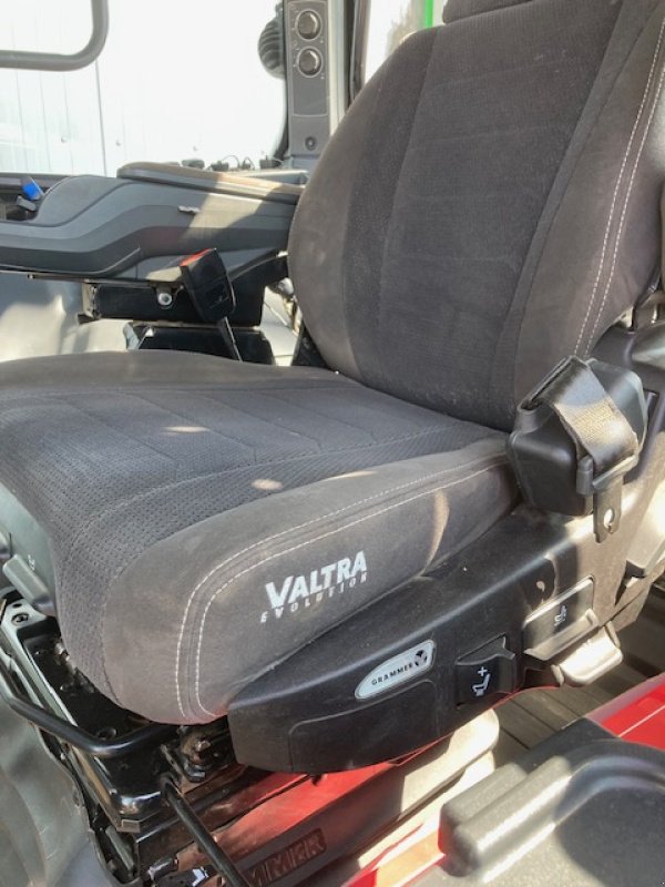 Valtra T 235 Versu, Gebrauchtmaschine, Baujahr: 2022, Betriebsstunden: 1248 Stunden (Bild 8) Traktor des Typs Valtra T 235 Versu, Gebrauchtmaschine in Hofgeismar (Bild 8)