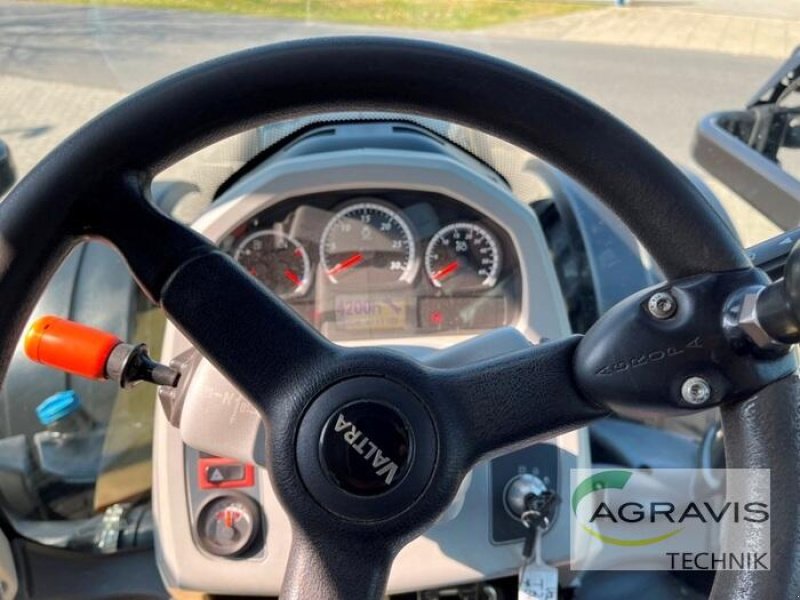 Traktor of the type Valtra T 254 V, Gebrauchtmaschine in Meppen (Picture 18)