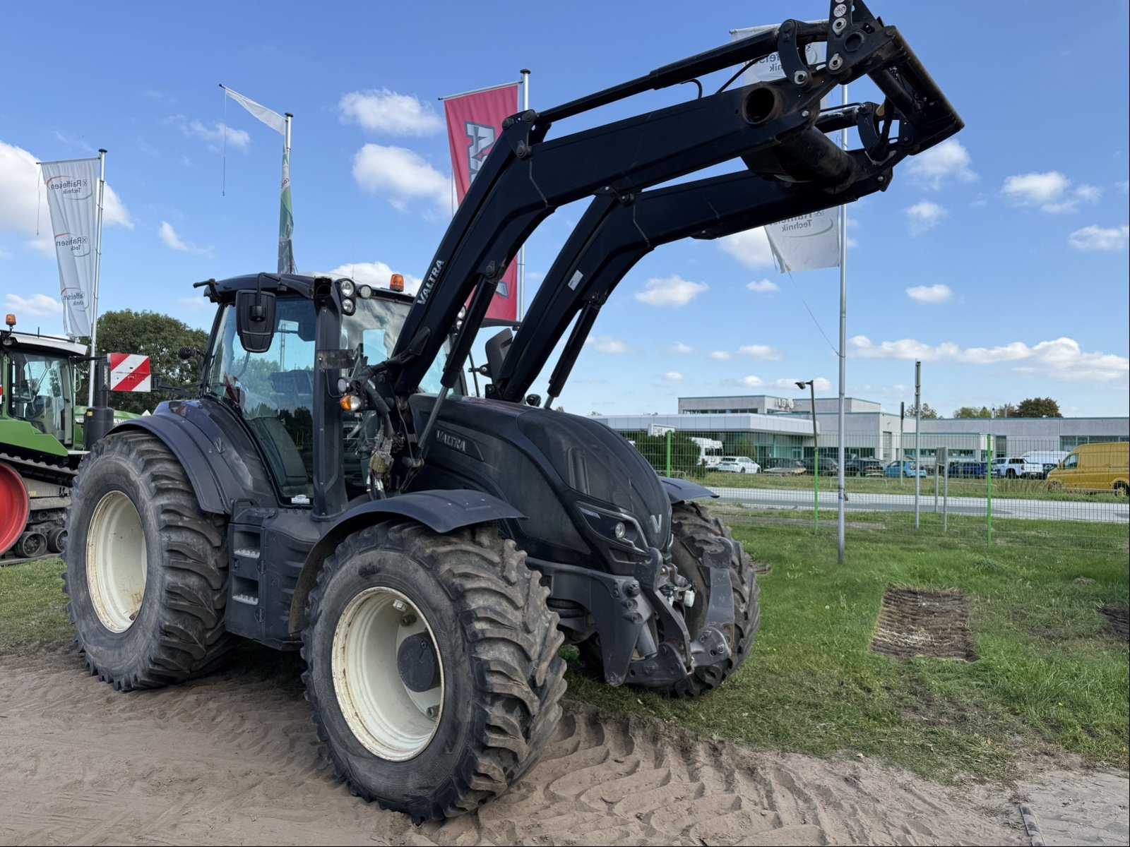 Traktor des Typs Valtra T 254 Versu, Gebrauchtmaschine in Bützow (Bild 9)