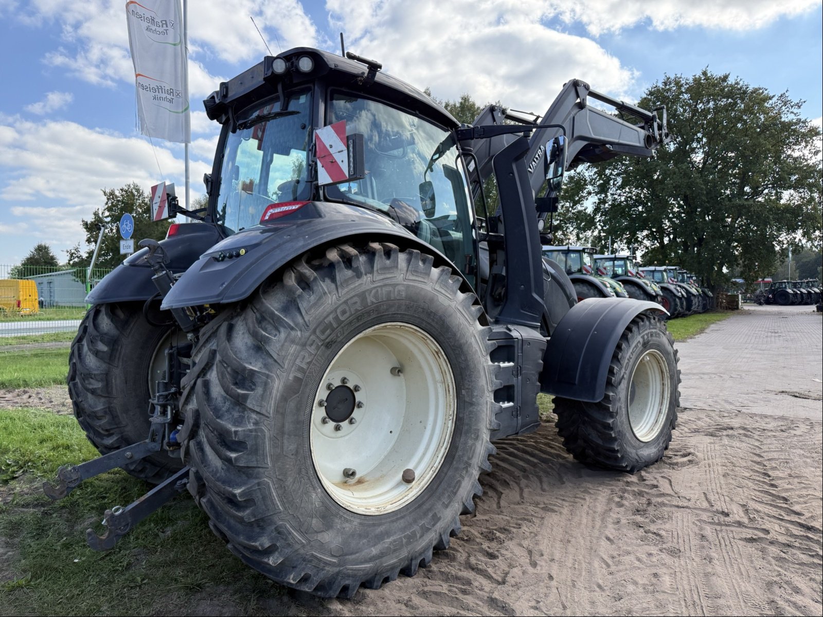 Traktor des Typs Valtra T 254 Versu, Gebrauchtmaschine in Bützow (Bild 10)