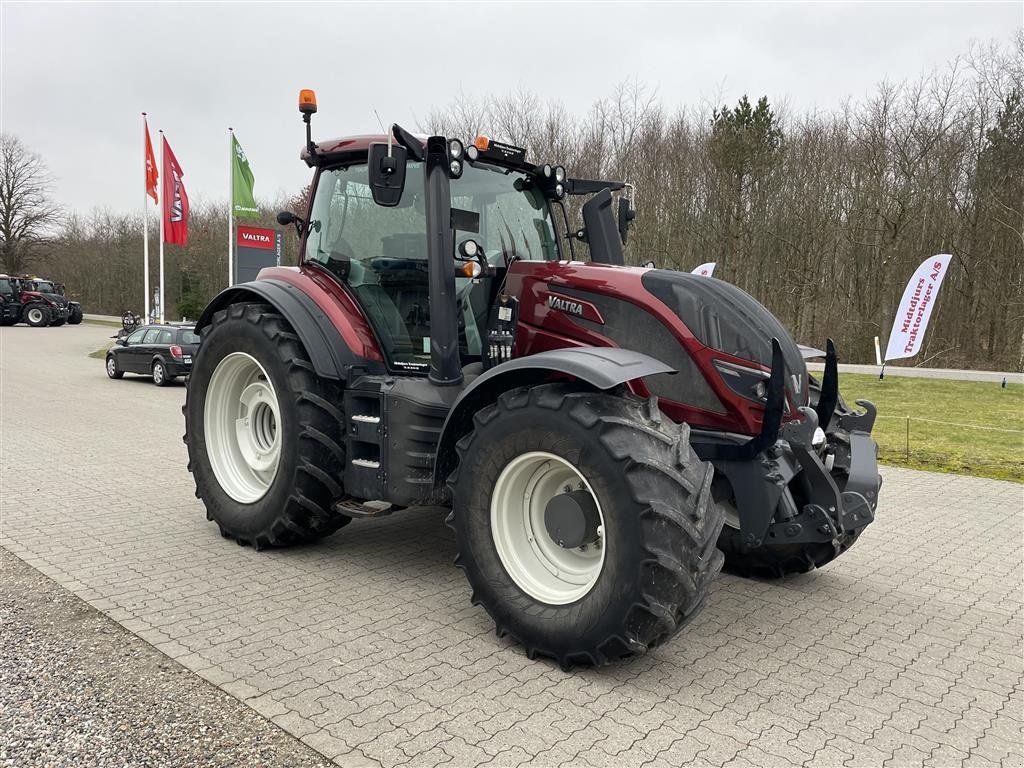 Traktor of the type Valtra T 254V SmartTouch, Gebrauchtmaschine in Nimtofte (Picture 4)