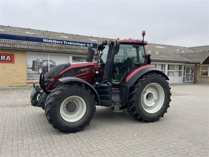 Traktor of the type Valtra T 254V SmartTouch, Gebrauchtmaschine in Nimtofte (Picture 1)