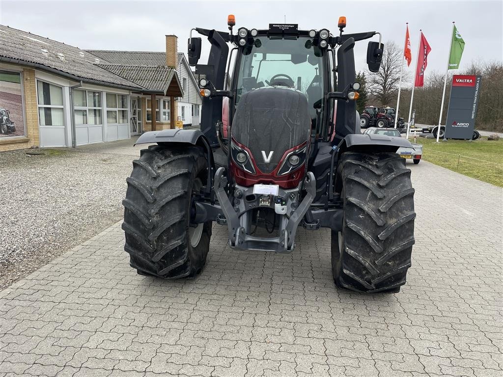 Traktor of the type Valtra T 254V SmartTouch, Gebrauchtmaschine in Nimtofte (Picture 3)