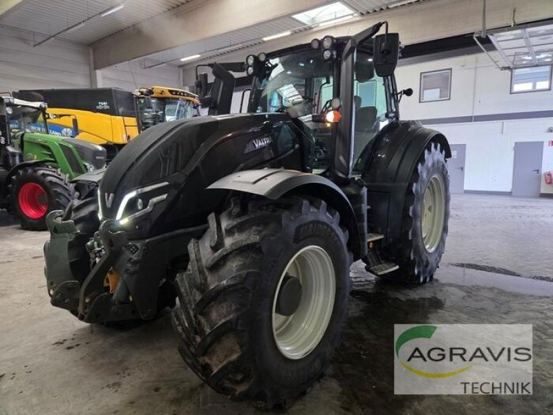 Traktor типа Valtra T 255 V 2A1, Gebrauchtmaschine в Calbe / Saale (Фотография 1)